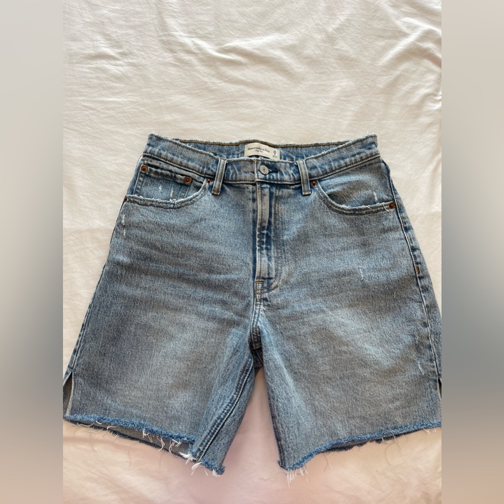 Abercrombie High Rise 7” Dad Short.